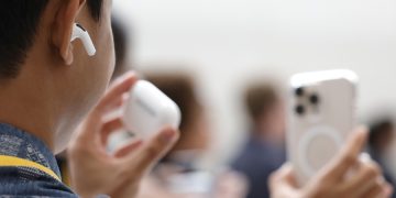 Apple añade traducción a AirPods en cinco idiomas