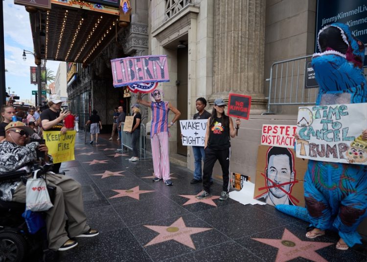 Jimmy Kimmel se disculpa y critica a Trump