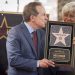 Chris Wallace recibe estrella en Hollywood junto a la de su padre