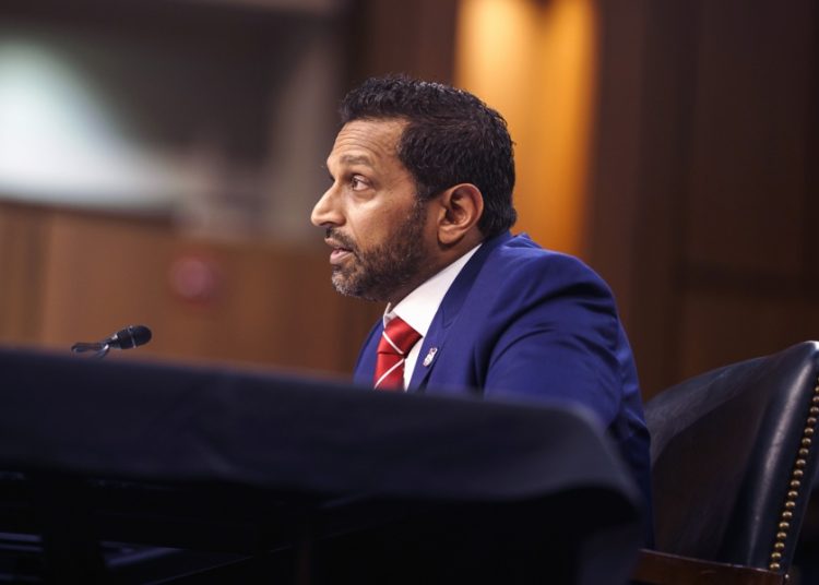 Director del FBI se defiende por investigación del asesinato de Kirk