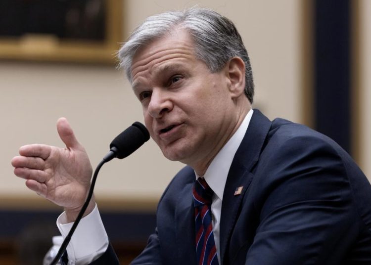 Trump acusa a exdirector del FBI de infiltrar agentes en el asalto al Capitolio