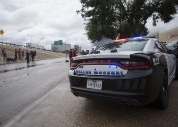 Mexicano muere tras ataque a oficina de ICE en Texas