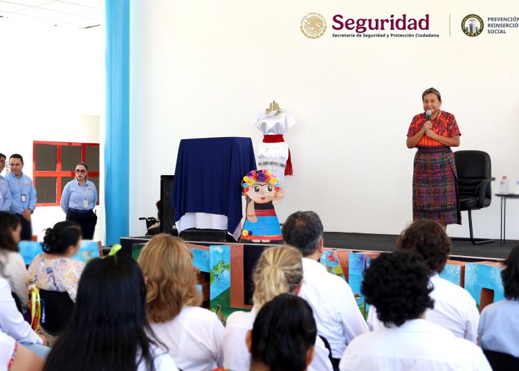 Premio Nobel Rigoberta Menchú inspira a mujeres privadas de la libertad