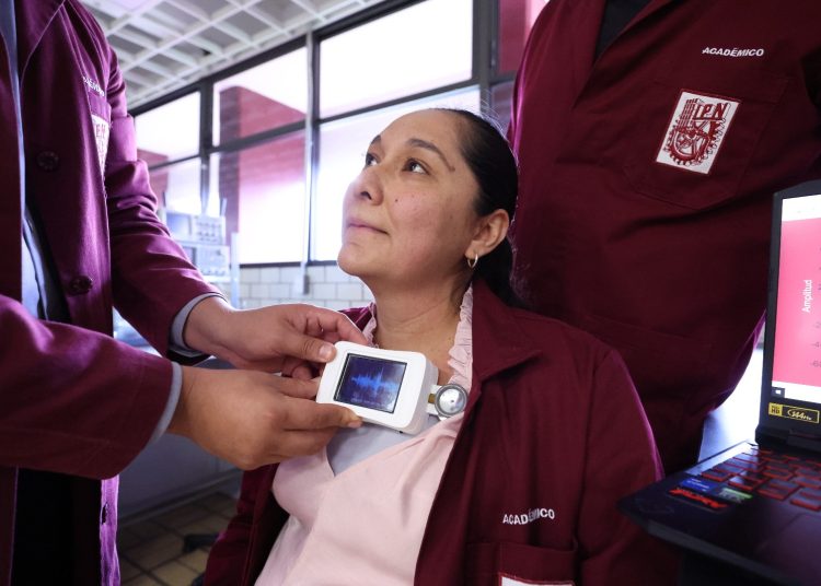 Crea el IPN nuevo estetoscopio digital