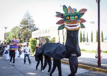 Omar Muñoz presidió el desfile por el “Inicio de la Independencia de México