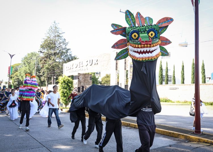 Omar Muñoz presidió el desfile por el “Inicio de la Independencia de México