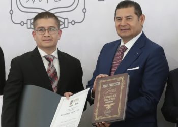 Reconocimiento a Luis Torres Molina