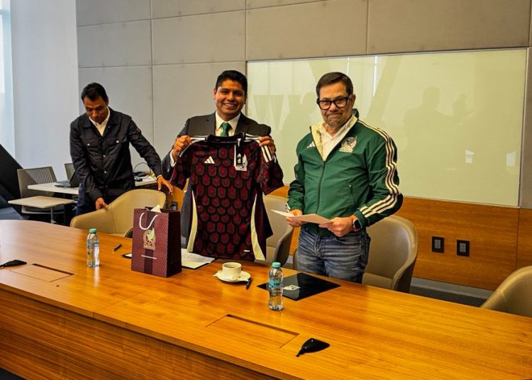 Omar Muñoz firma convenio de colaboración con la FEMEXFUT