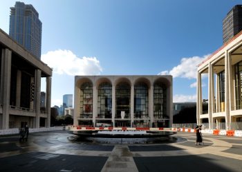 Met Opera de NY firma acuerdo cultural con Arabia Saudí que le aportará fondos