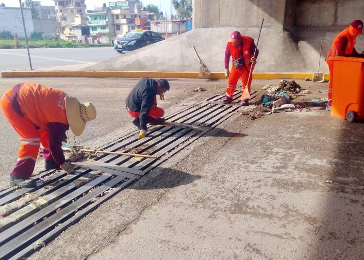 Realiza Gobierno de la Ciudad limpieza de alcantarillas en la Central de Abasto, en temporada de lluvias