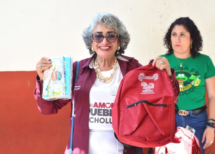 Amoxtli entrega mochilas y kits escolares en San Pedro Cholula