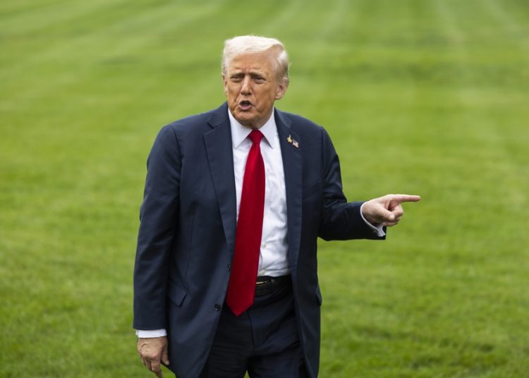 Trump se burla de líder demócrata con video de IA