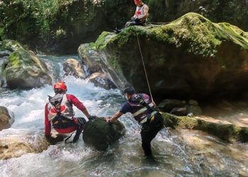 Comisión de Búsqueda y Fiscalía buscarán a menor arrastrada por el río