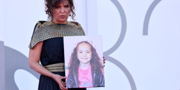 Venecia y Joaquin Phoenix honran a niña palestina