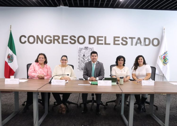 Aprueban en Comisiones ampliar y rehabilitar parques y jardines