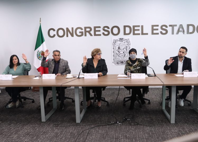 Avalan en Comisión del Congreso propuesta para cuidado de la apicultura