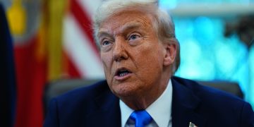 Directores de OpenAI y Nvidia apoyan cambios de Trump en visados H-1B
