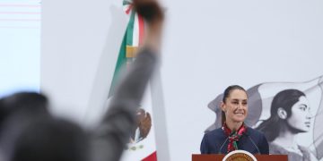 México propone subir impuestos a refrescos, tabaco y juegos