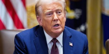 Trump pide a farmacéuticas informes sobre tasas de éxito de vacunas contra COVID-19