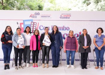 Cuautle entrega útiles para todas y todos los estudiantes de primaria
