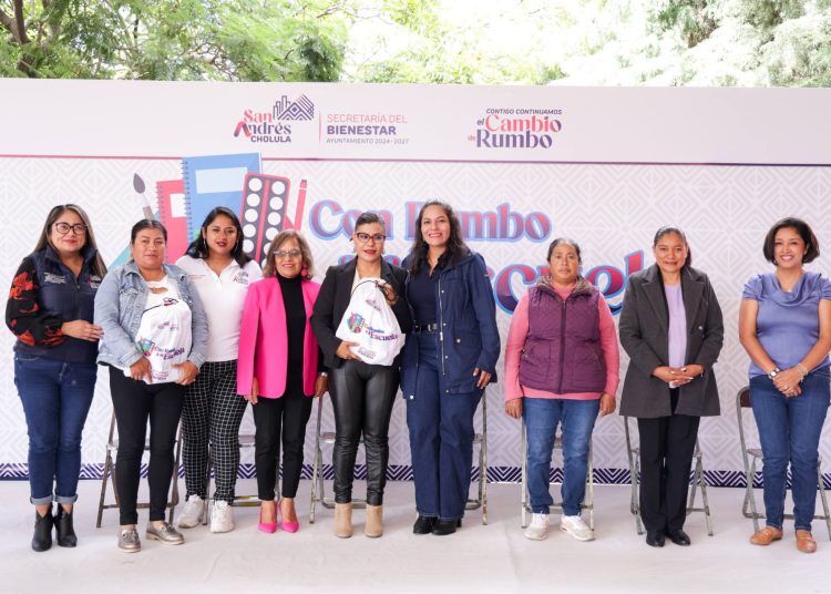 Cuautle entrega útiles para todas y todos los estudiantes de primaria