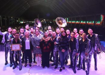 La vibra de Carnaval llega a la 75 Feria de Cholula con banda La Misteriosa