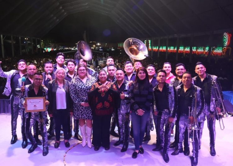 La vibra de Carnaval llega a la 75 Feria de Cholula con banda La Misteriosa