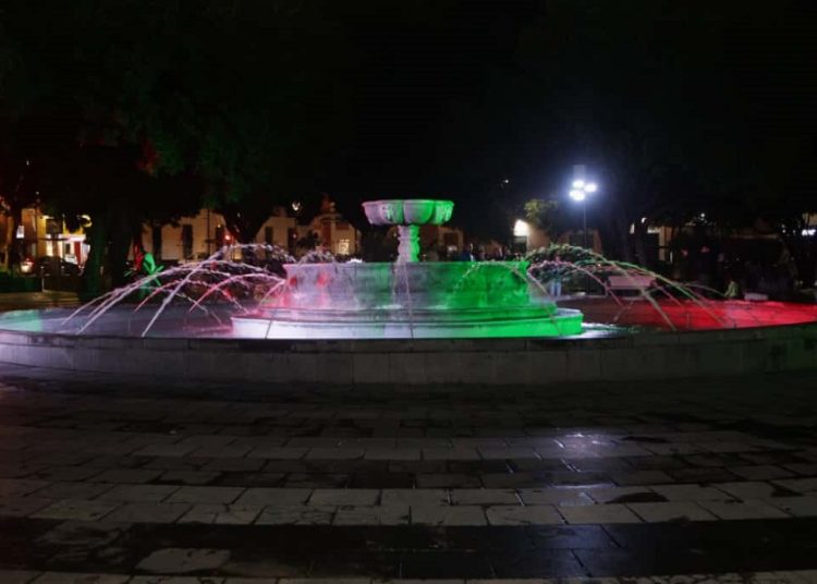 Pepe Chedraui inaugura rehabilitación de la fuente del Jardín El Carmen