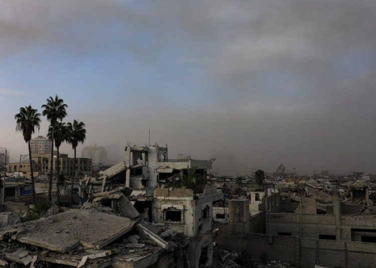 Israel mata a 68 palestinos el sábado y hiere a cerca de 350 en intensos bombardeos