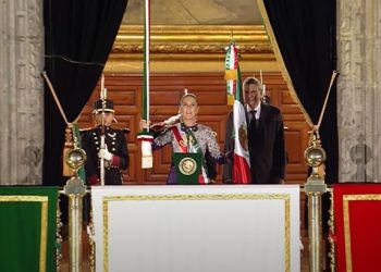 Claudia Sheinbaum hace historia al ser la primera mujer en dar el Grito de Independencia