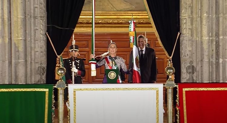 Claudia Sheinbaum hace historia al ser la primera mujer en dar el Grito de Independencia