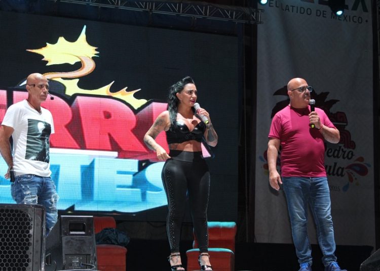 ‘Guerra de Chistes’ llena de carcajadas a la Gran Feria de Cholula