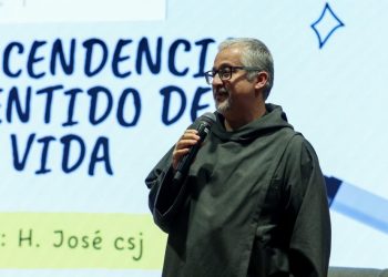 Hermano José imparte ponencia sobre el sentido profundo de la vida en Anáhuac Puebla