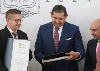 Armenta reconoce a Luis E. Torres, por rescatar la memoria histórica de Puebla