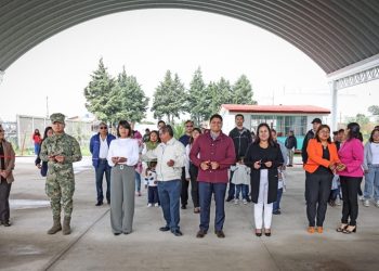 Omar Muñoz entrega explanada cívica del preescolar Aquiles Serdán