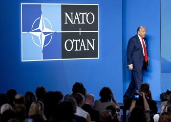 Trump exige a los países de la OTAN que dejen de comprar petróleo a Rusia