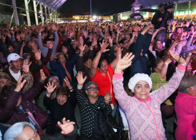 La Sonora Santanera pone a bailar a los asistentes de la Gran Feria de Cholula