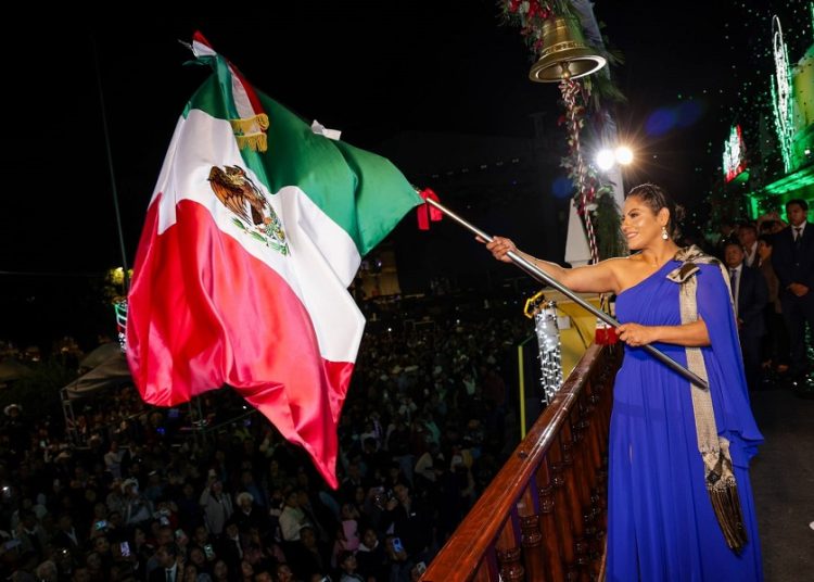 Lupita Cuautle celebra fiestas patrias en San Andrés Cholula