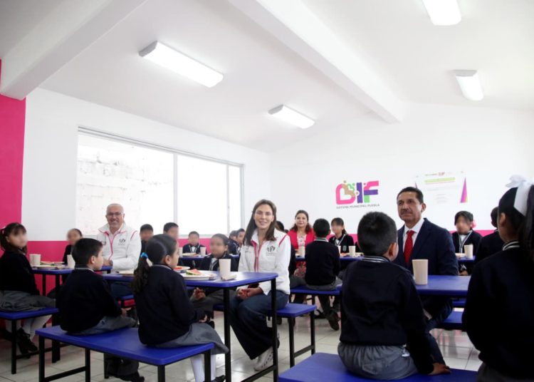 MariElise inaugura el desayunador escolar en la Primaria Salvador Allende