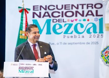 Puebla producirá un millón de litros de mezcal en 2025