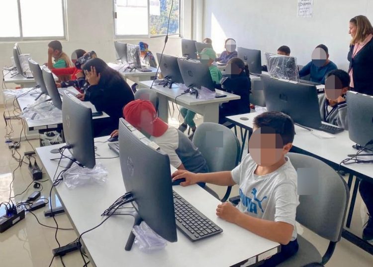 Sedif previene deserción escolar y rezago estudiantil mediante cursos y talleres