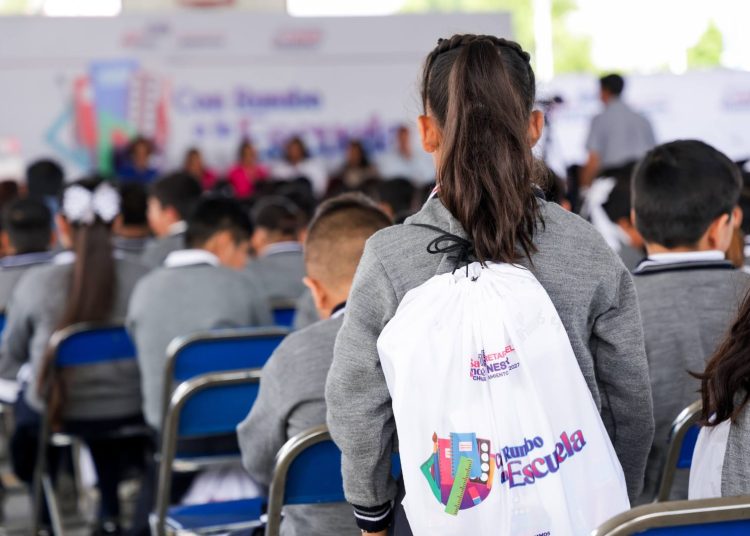 Lupita Cuautle entrega útiles escolares y fortalece infraestructura urbana