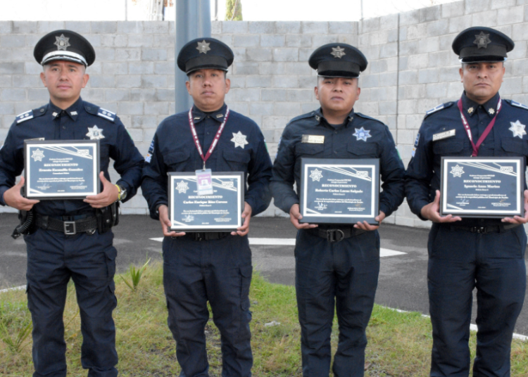 Ayuntamiento reconoce a 4 policías por sus acciones destacadas