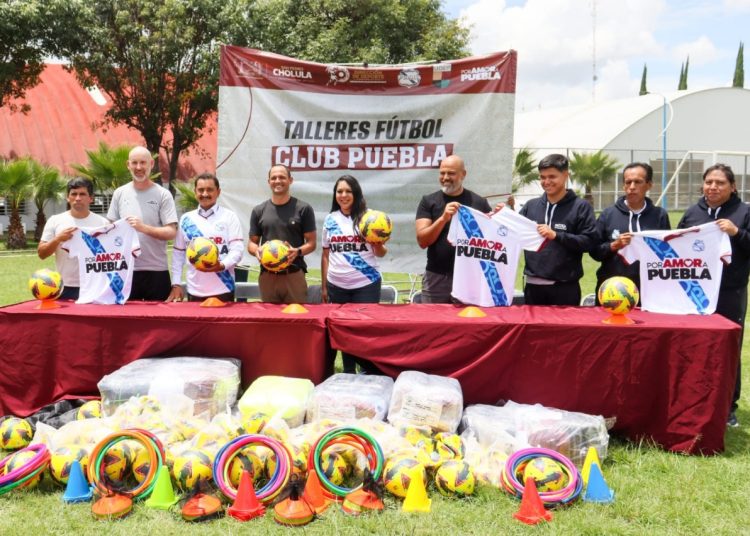 Inaugura Tonantzin Fernández talleres del Club Puebla en San Pedro Cholula