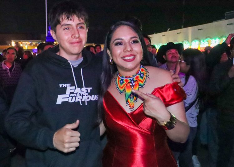 «¡Viva México!», exclamó Tonantzin ante una plaza completamente llena