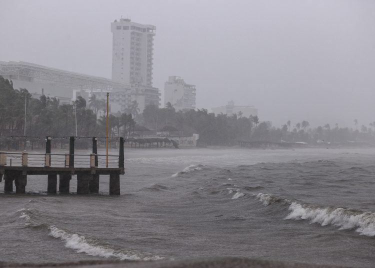 Se forma la tormenta tropical Narda frente a las costas del Pacífico mexicano