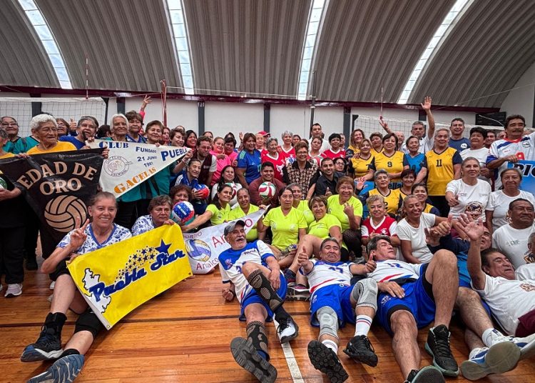 Omar Muñoz inaugura el primer Torneo Cachibol Cuautlancingo 2025