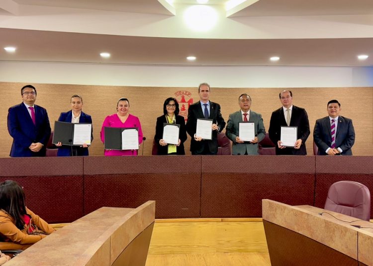 IMSS Puebla y Upaep firman convenio de colaboración en favor de la investigación