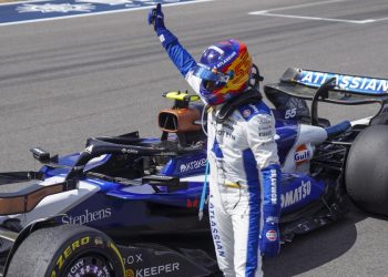 Sainz pierde cinco puestos en México por choque con Antonelli