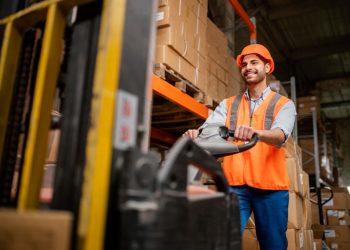 Crearán dos centros de capacitación para operadores de carga